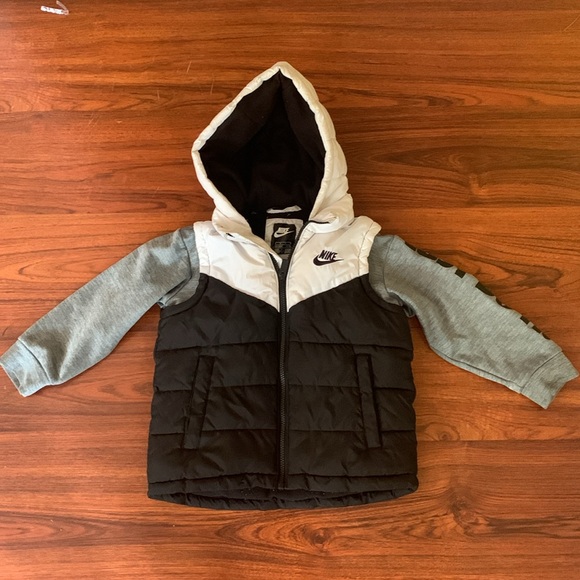 Boy’s Nike M 5-6 Puffer Vest Jacket. Good Condition! - Picture 2 of 6
